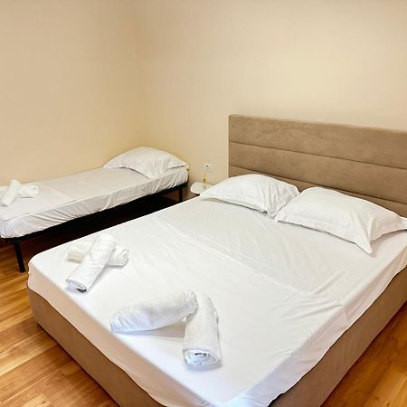 Skanderbeg Square Apartment 02 ติรานา ภายนอก รูปภาพ