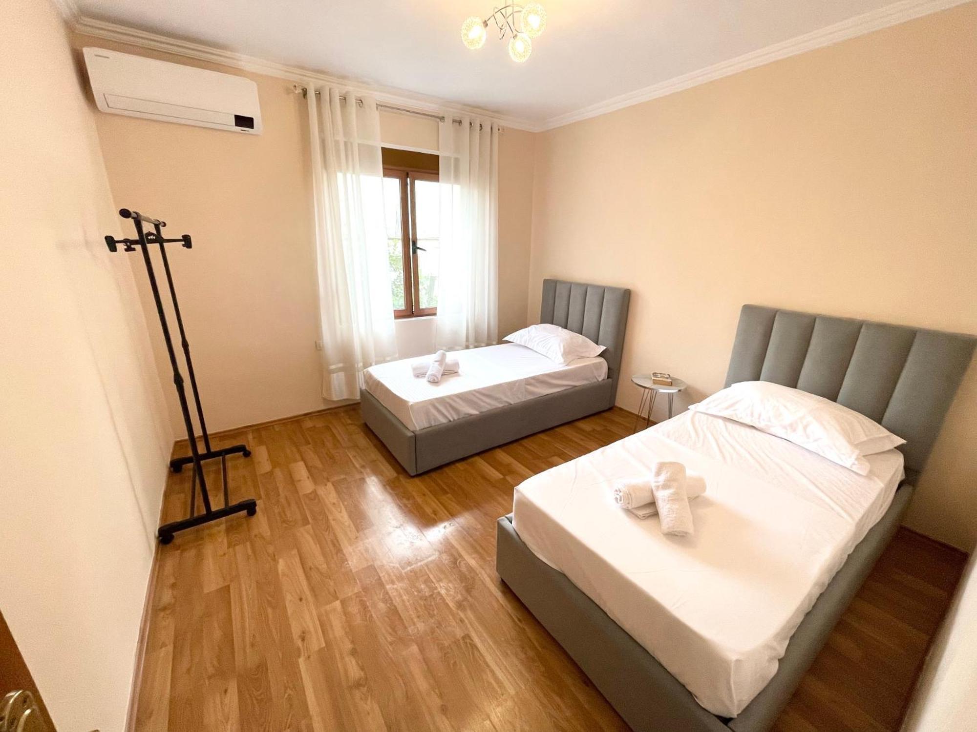 Skanderbeg Square Apartment 02 ติรานา ภายนอก รูปภาพ