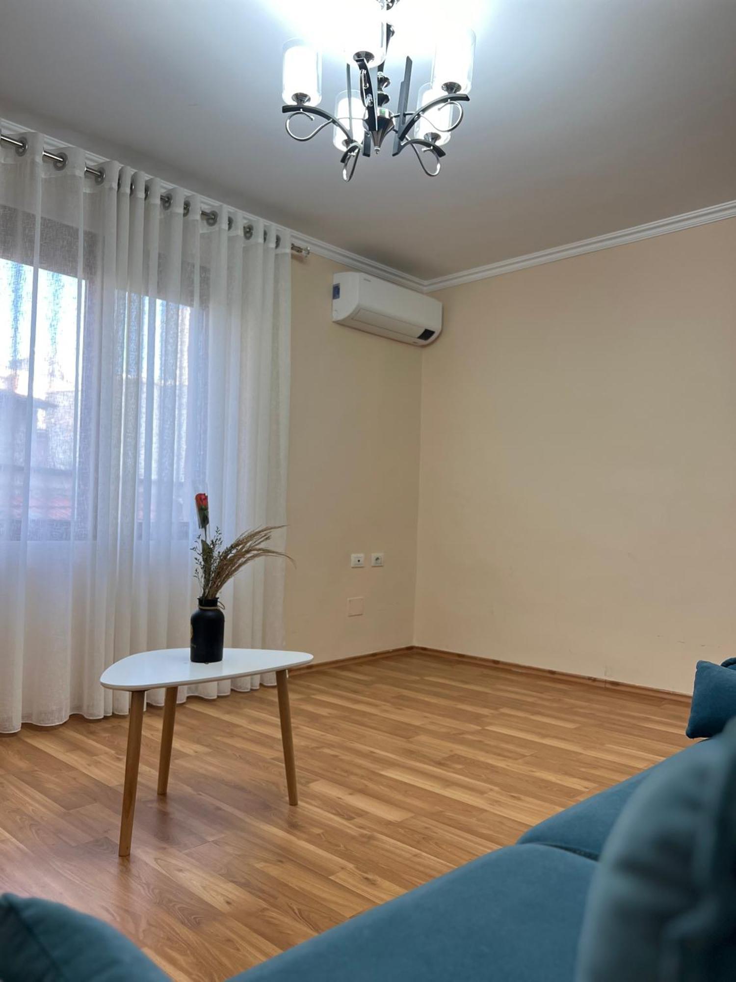 Skanderbeg Square Apartment 02 ติรานา ภายนอก รูปภาพ